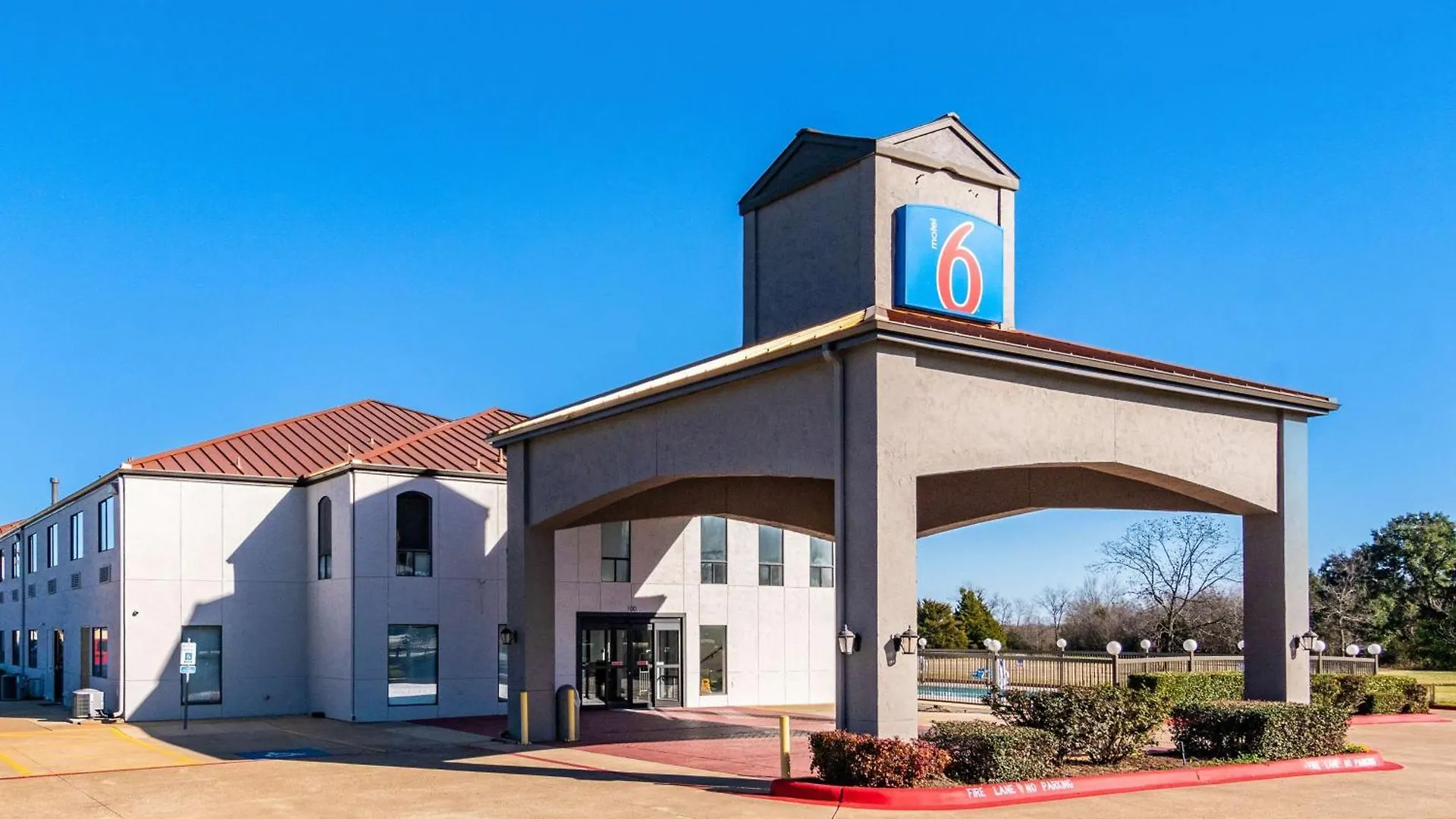 6 Smart Luxury Hotels in Dallas-Fort Worth Worth Booking